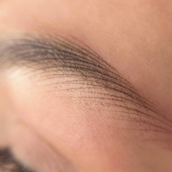 Modèle Hairstroke à Lyon et à Marseille : pour des sourcils à effet 